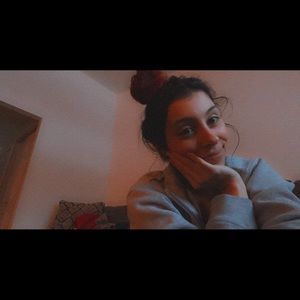 Meet your Posher, Anahi